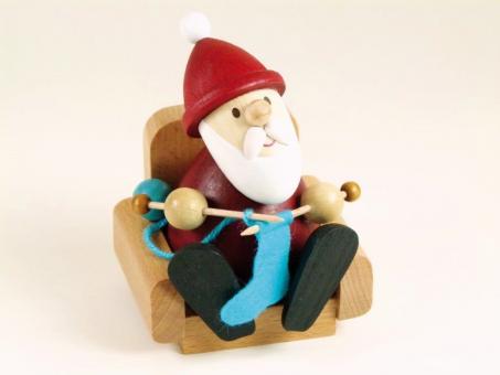 Paul Ullrich Weihnachtsmann strickend im Sessel 