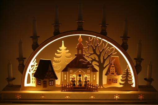 Schwibbogen Seiffener Kirche mit Kerzen und Beleuchtung 
