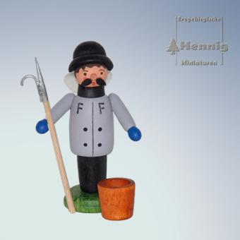 Hennig Miniaturen Historischer Feuerwehrmann 