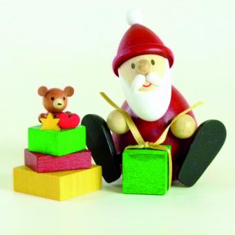 Paul Ullrich Weihnachtsmann mit Geschenk und Geschenkestapel 