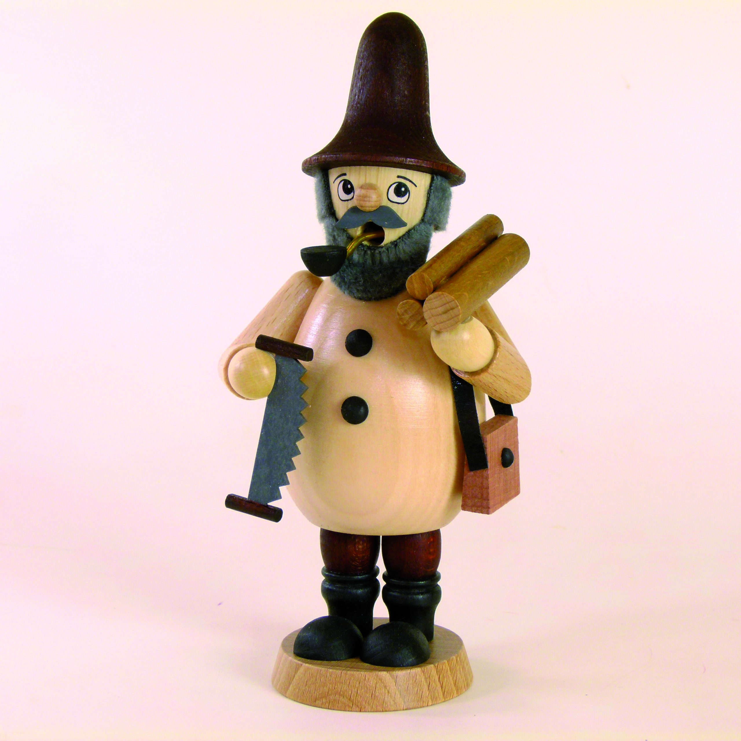 raeuchermann_waldwichtel_mit_saege_und_holzstapel_ullrich_kunsthandwerk_paul_ullrich_volkskunstbestehen_0250.jpg Paul Ullrich Räuchermann Waldwichtel mit Säge und Holzstapel natur – Bild 1