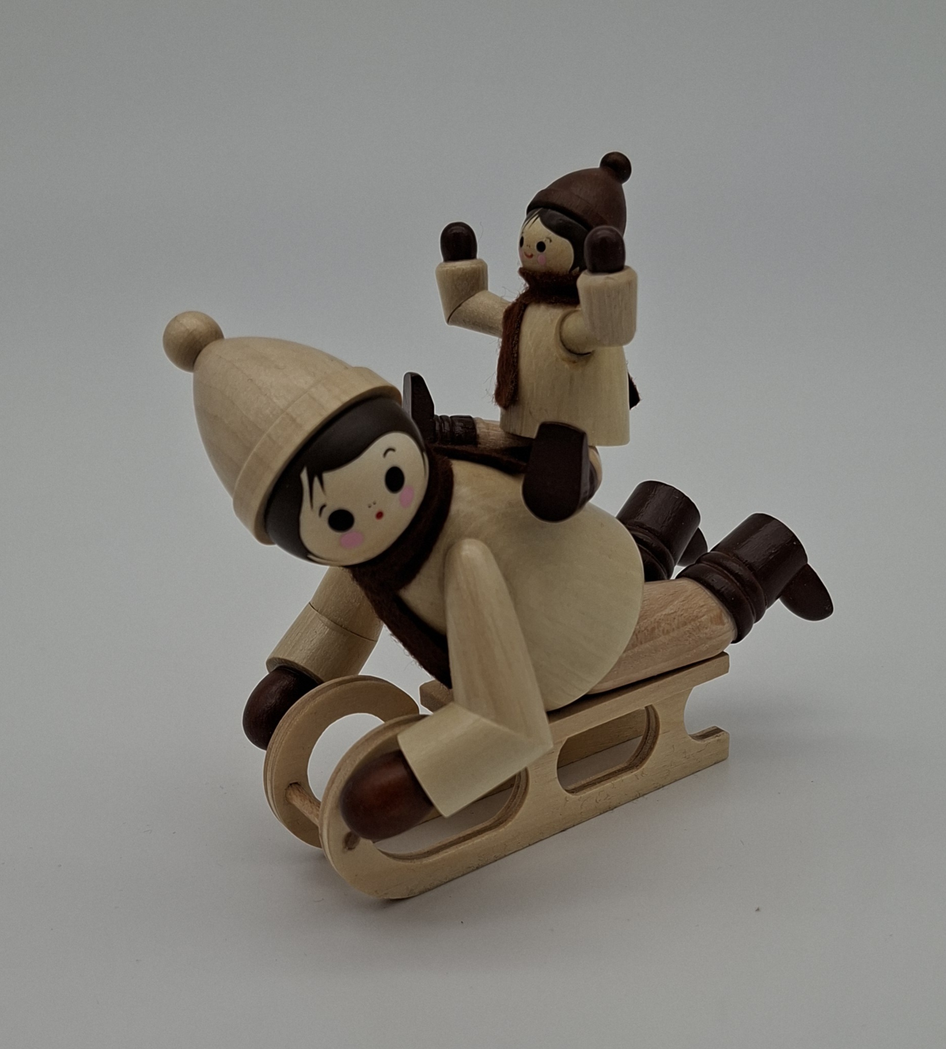 1000073968 Romy Thiel Winterkind Rodelspaß groß Neu 2025 – Bild 1